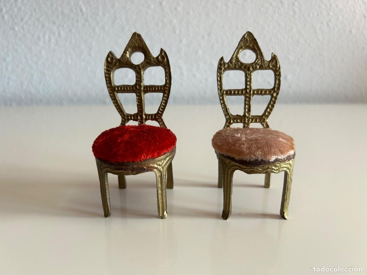 Vintage: DOS SILLAS EN MINIATURA DE METAL Y TERCIOPELO