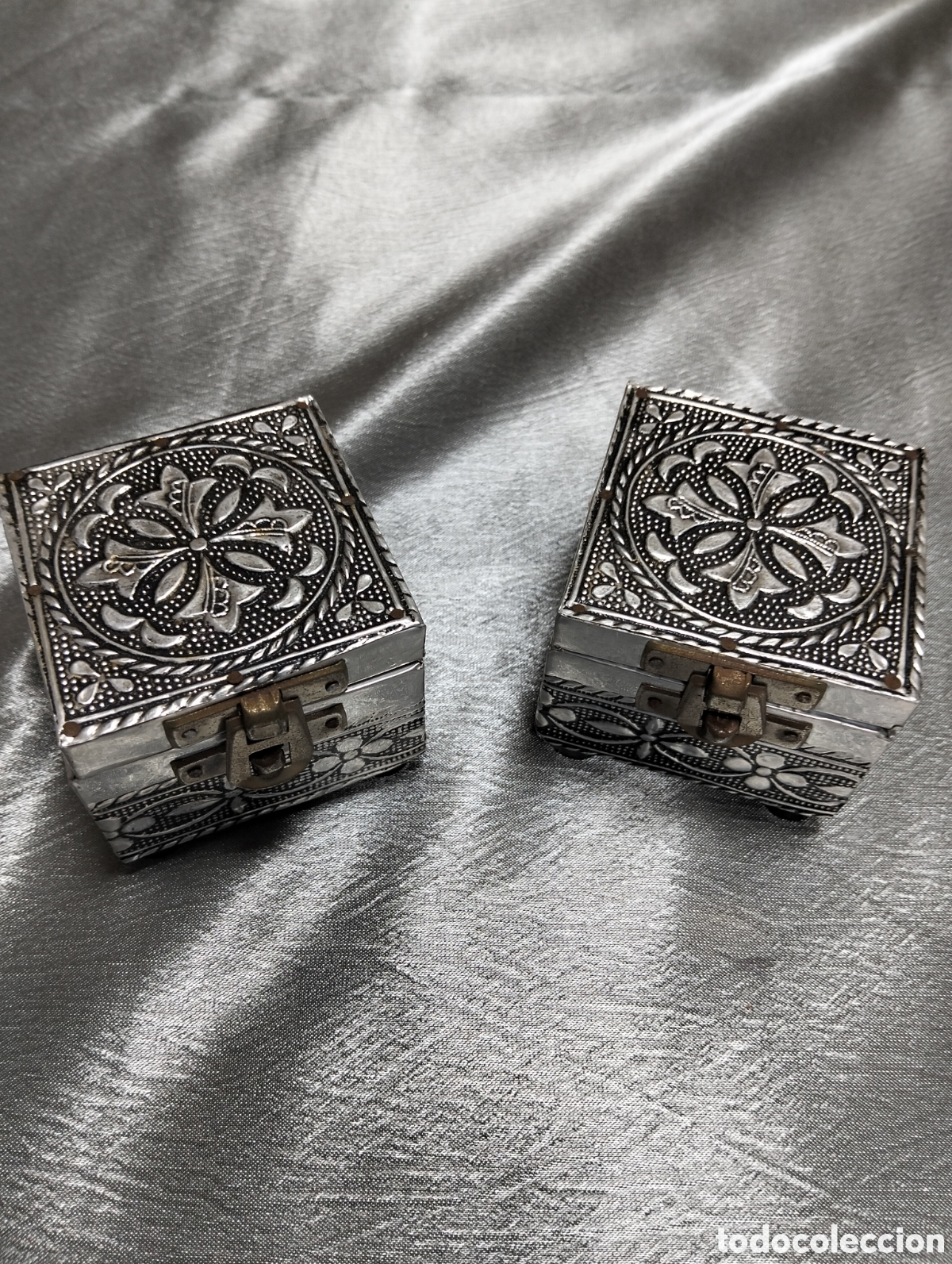 Vintage: Caja joyero esta&ntilde;o repujado