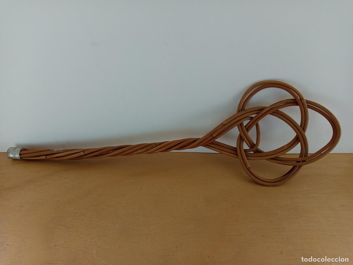 Vintage: Batidor de alfombras de rat&aacute;n vintage