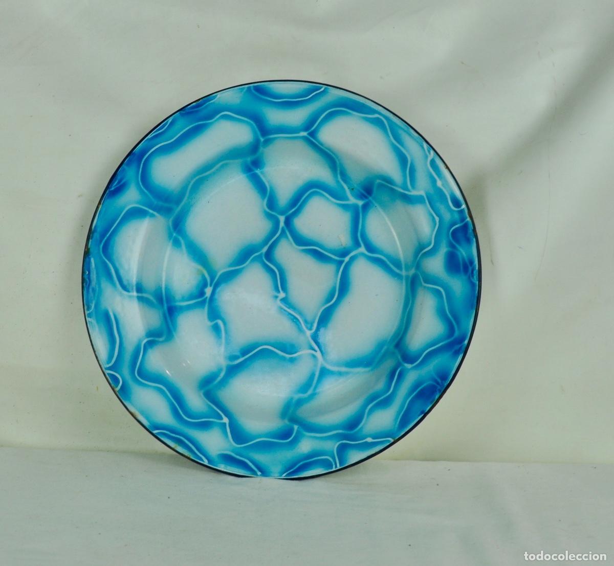 Vintage: Plato grande metal esmaltado azul. y blanco