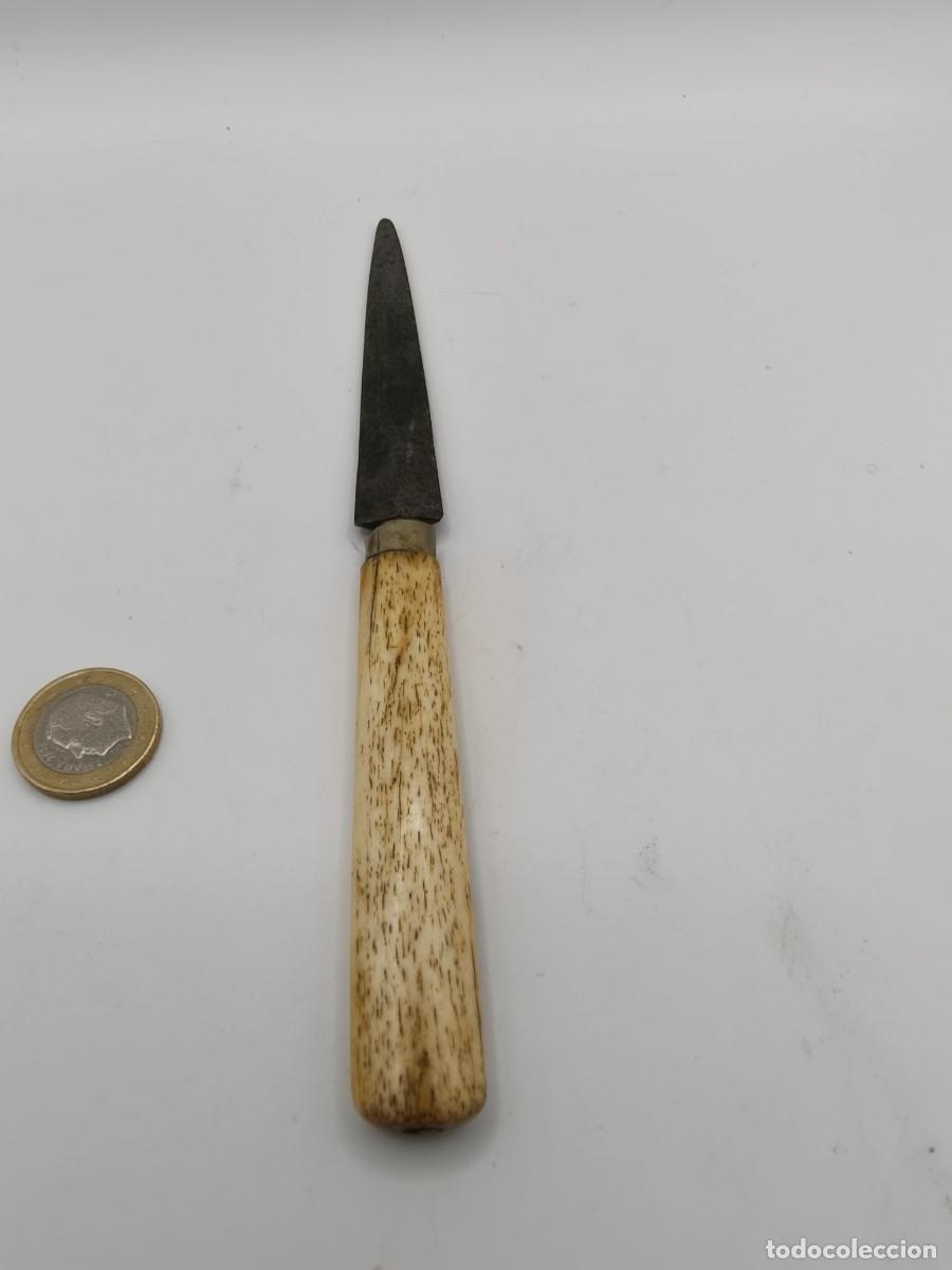 Vintage: Estetica daga de faja espa&ntilde;ola,tiene doble filo,puede ser hueso,marfil, o cuerno.