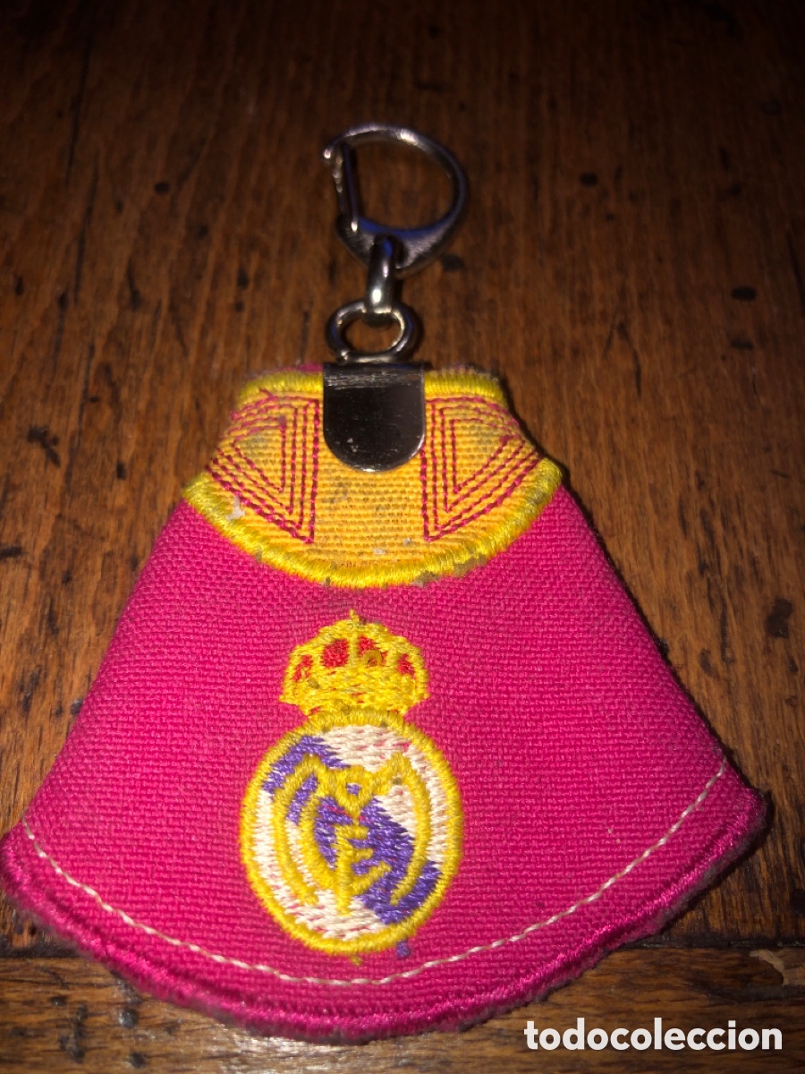 Vintage: Llavero real Madrid (escudo bordado)