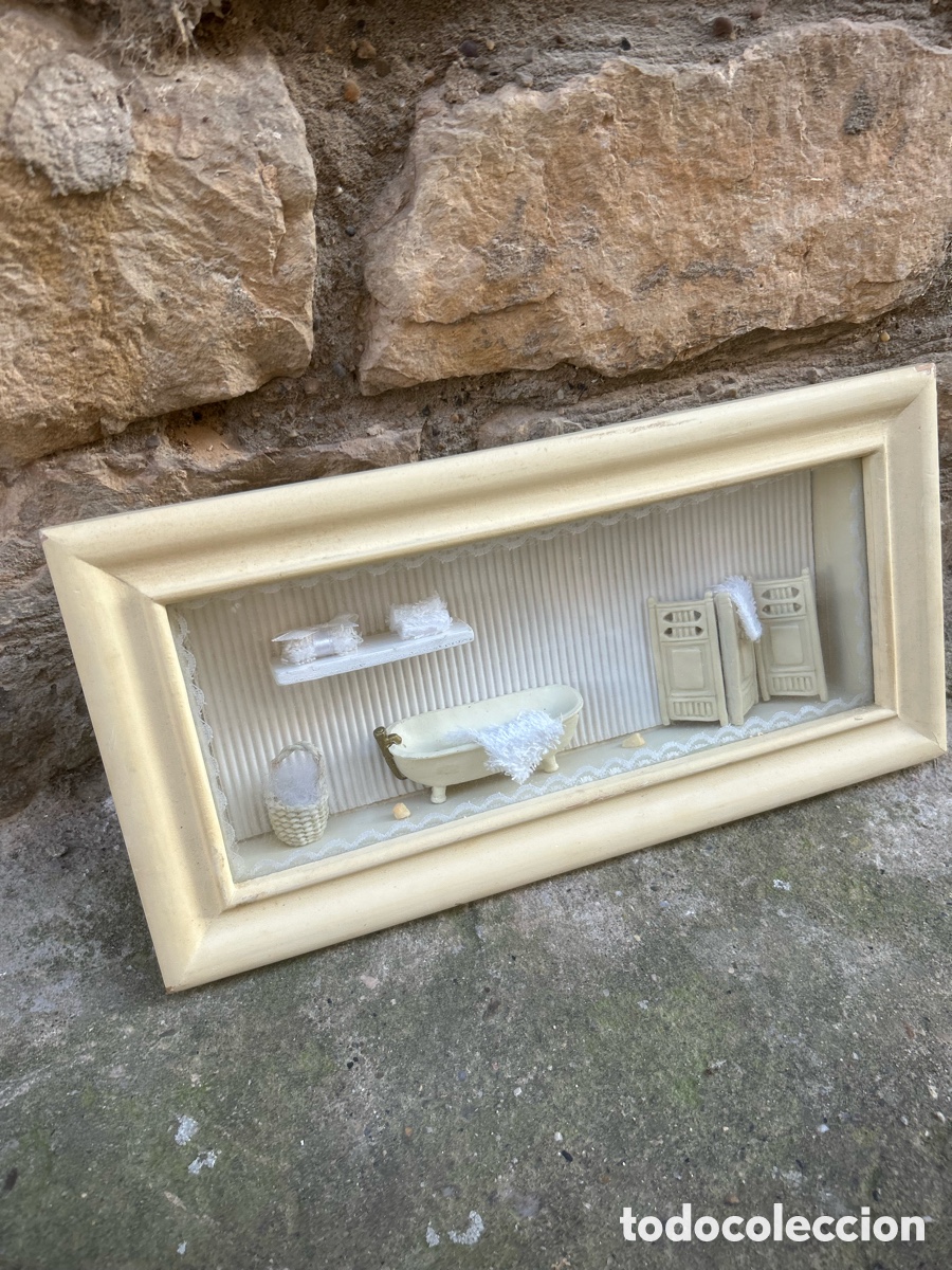 Vintage: Bonito cuadro con diorama cuarto de ba&ntilde;o