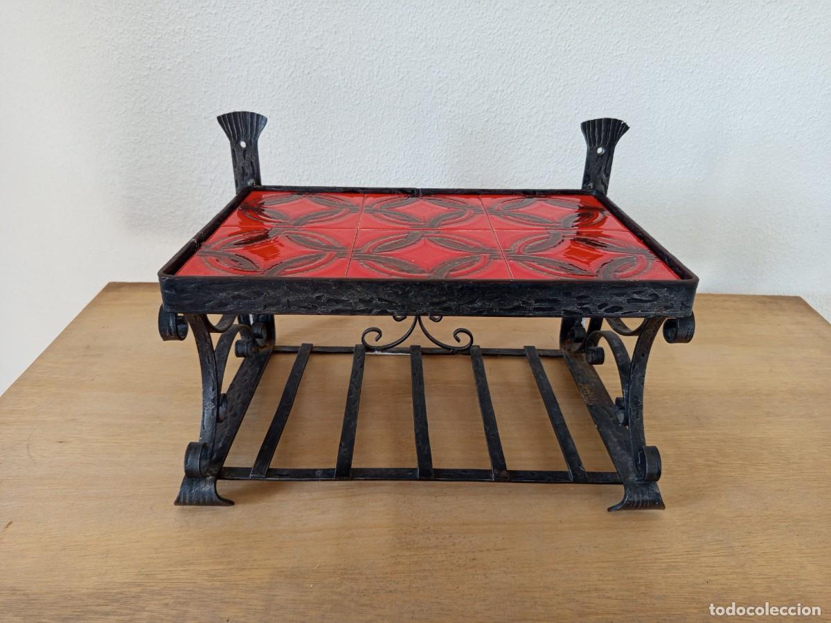 Vintage: Estante para pared de hierro forjado y Azulejos.antiguo