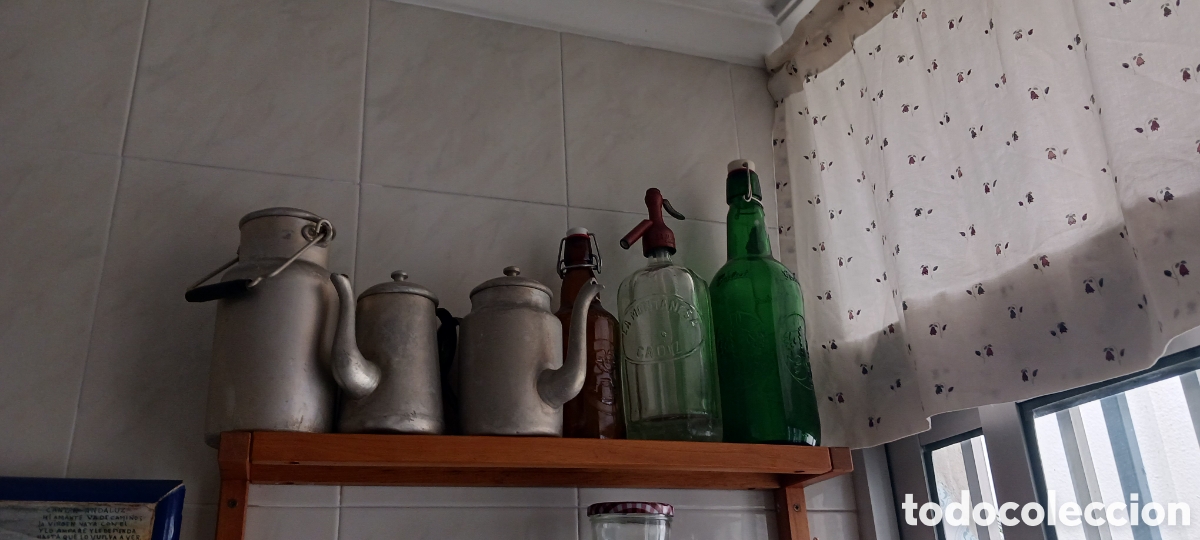 Vintage: Lecheras antiguas y botellas