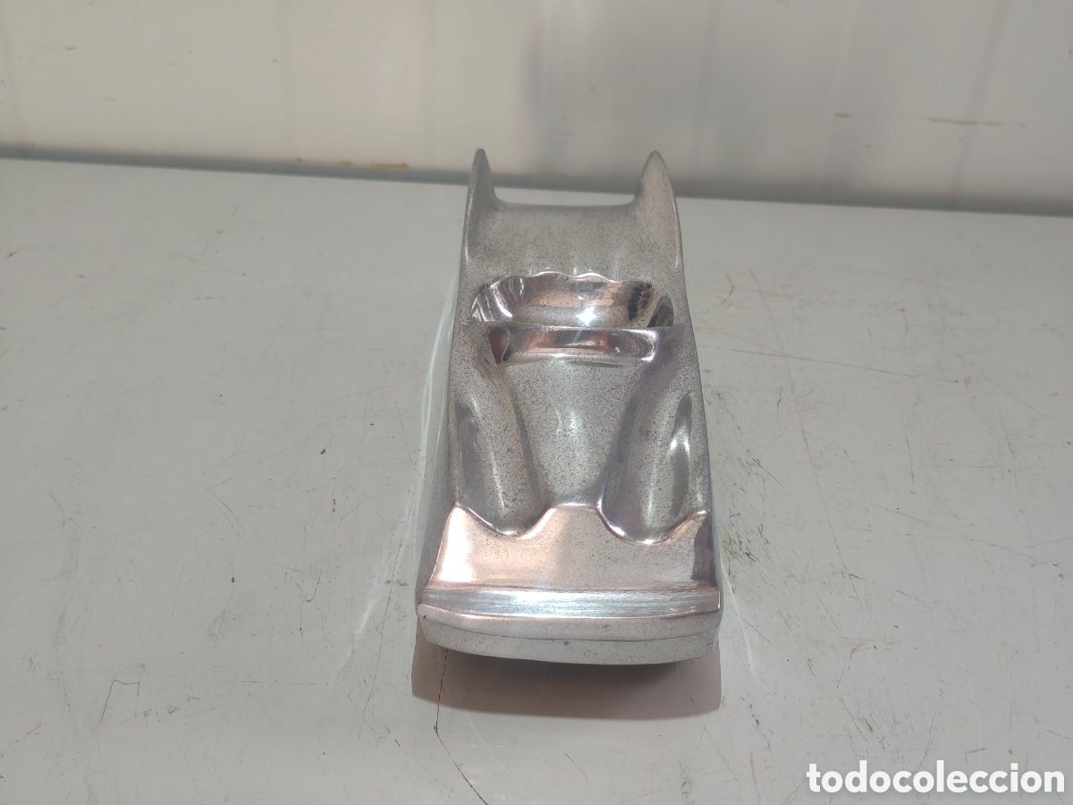 Vintage: Cenicero Vintage Met&aacute;lico con Forma de Coche de Carreras Cl&aacute;sico