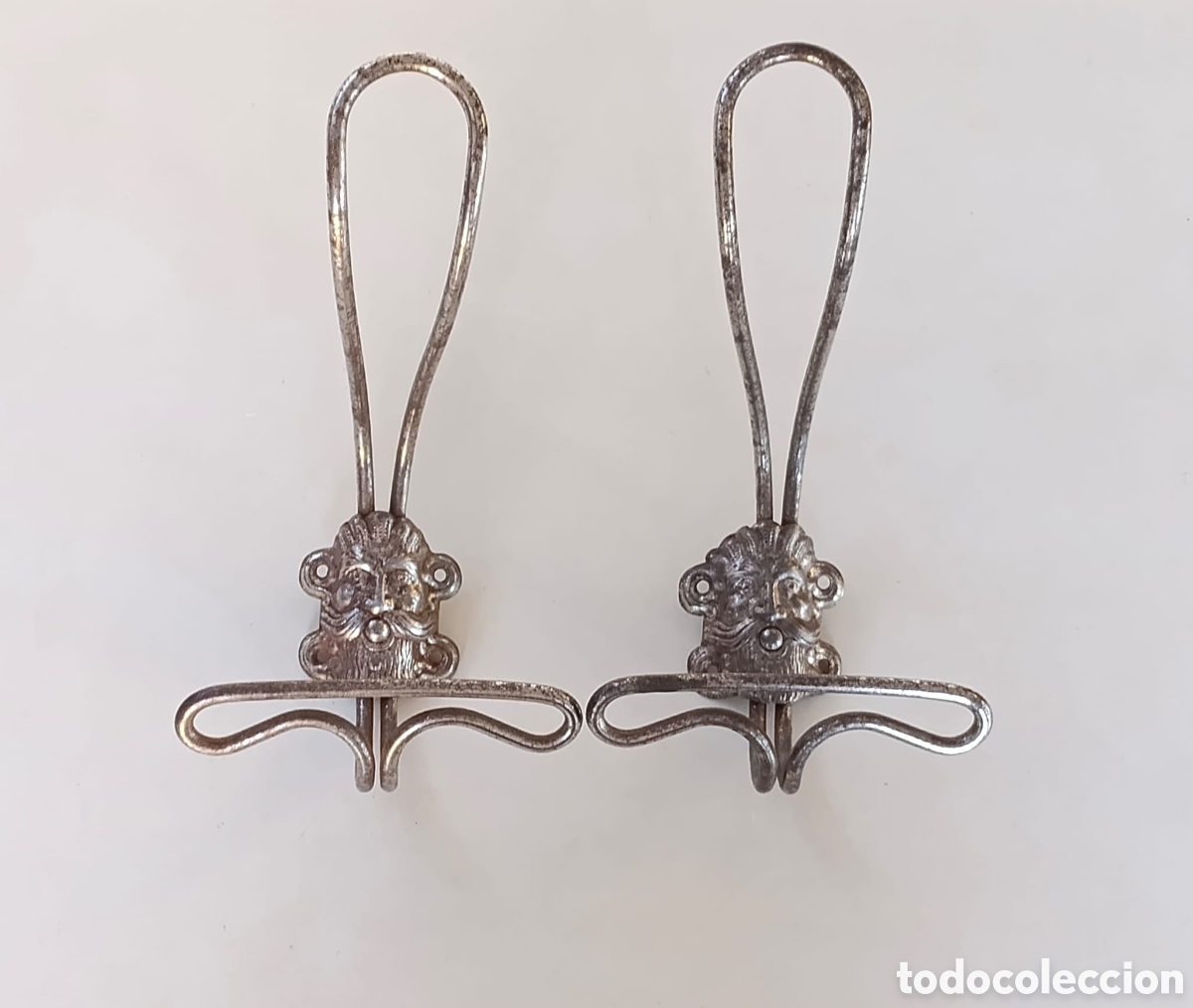 Vintage: PAREJA ANTIGUOS PERCHEROS METAL NIQUELADO PPSXX // CABEZA HOMBRE BARBUDO DIOS EOLO VINTAGE COLGADOR