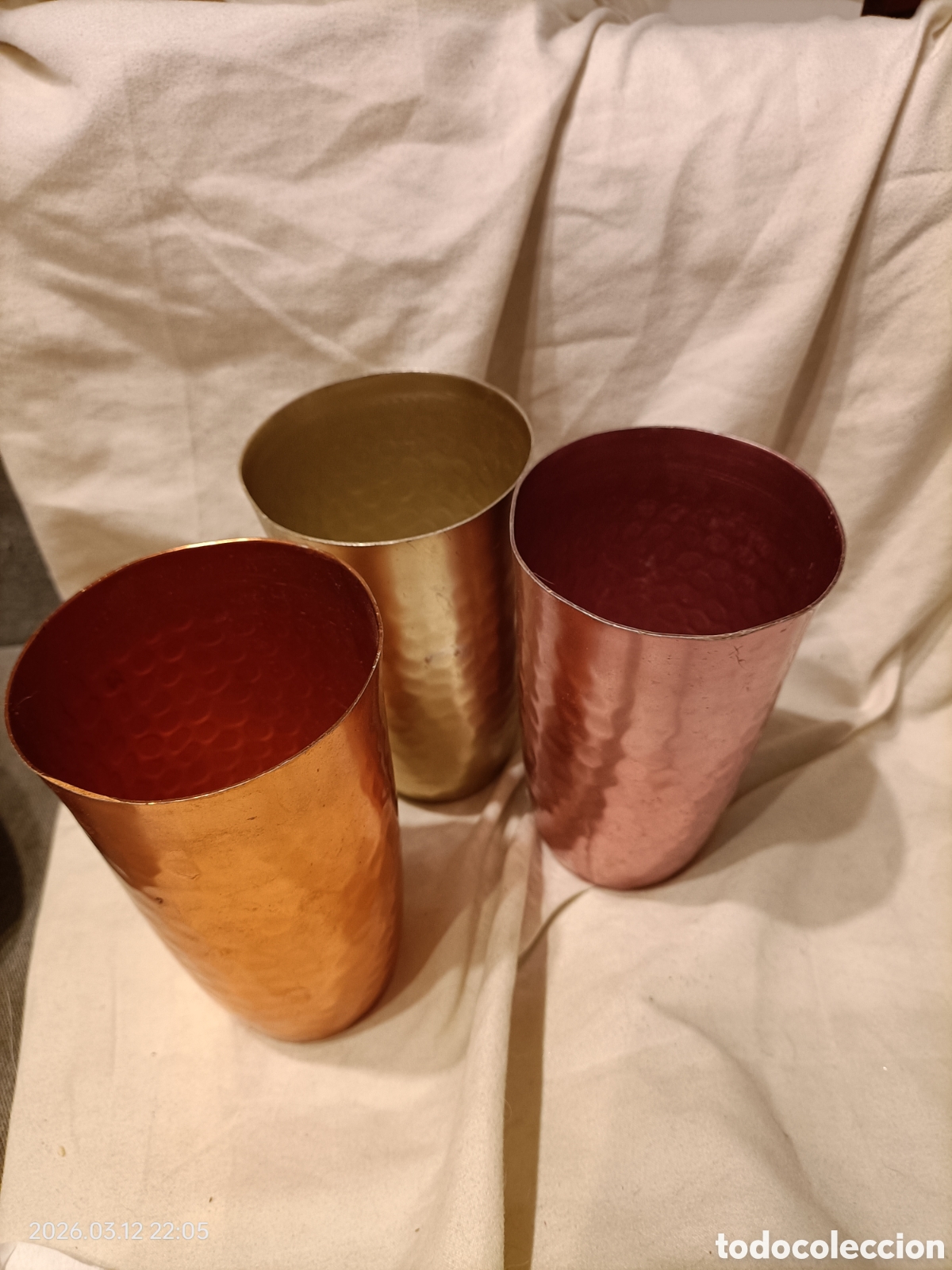 Vintage: JARRA Y TRES VASO COBRE O ALUMINIO