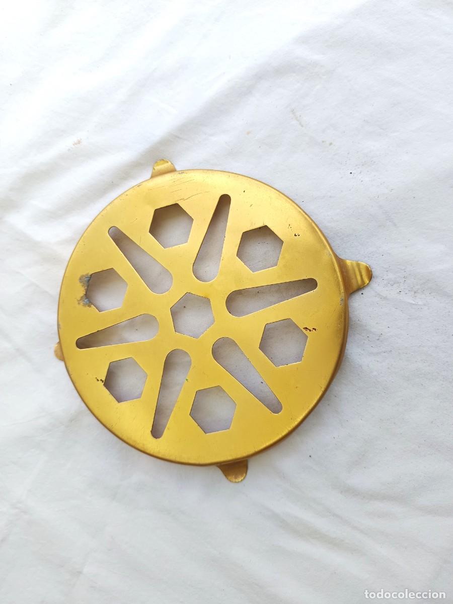 Vintage: Protector de manteles o salvamanteles de aluminio dorado - Francia- A&ntilde;os 90
