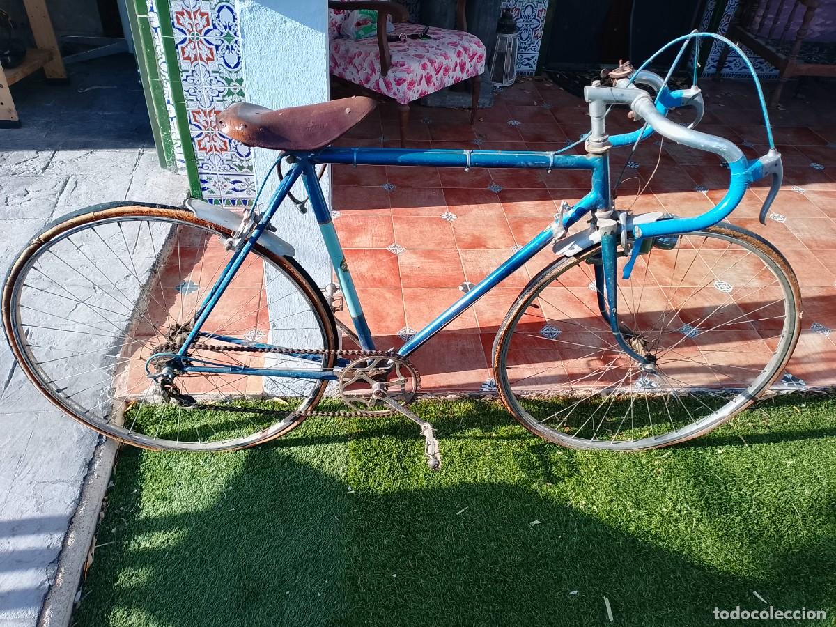 Vintage: Antigua bicicleta de carretera mobylete a&ntilde;os 60