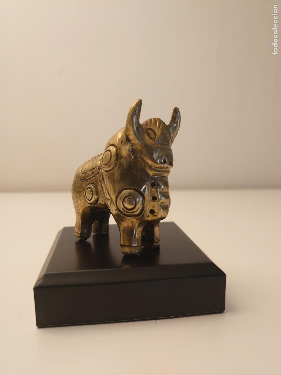 Vintage: FIGURITA DE BRONCE TORO PUCAR&Aacute; 5'5 CM 300 GR
