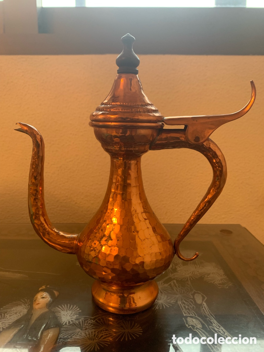 Vintage: Cafetera &aacute;rabe vintage de cobre martillado con tapa articulada &ndash;