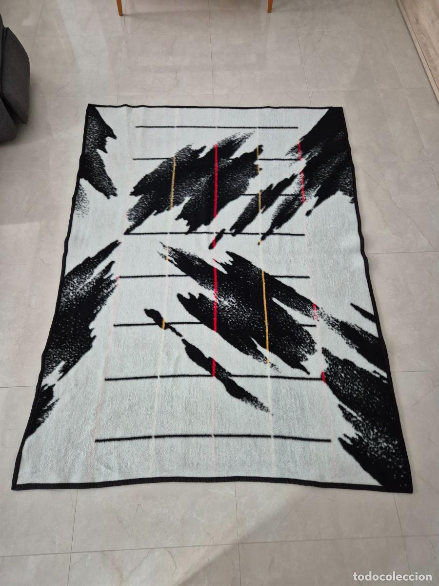 Vintage: Manta Cama Reversible Blanca y Negra Mantalana