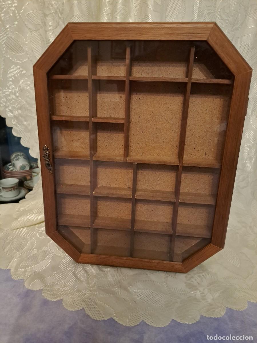 Vintage: Vitrina expositor de miniaturas de madera de roble.