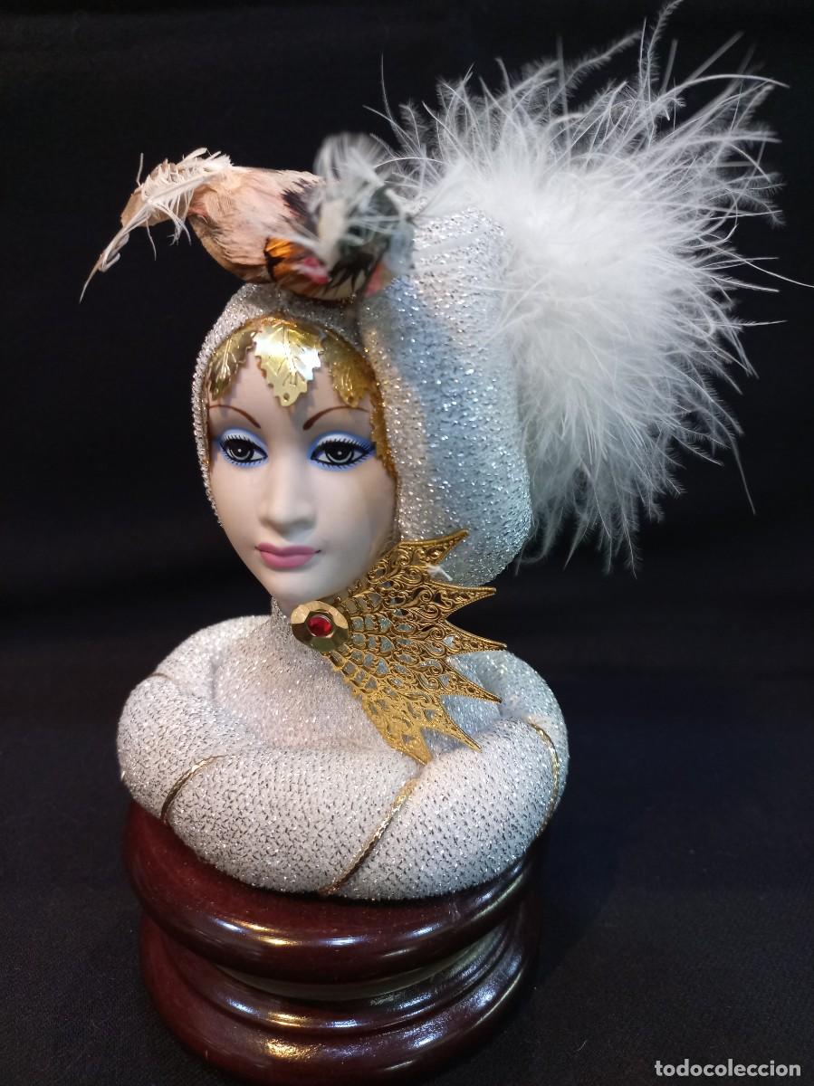 Vintage: BUSTO &uml;MAR&Iacute;N&uml; BELDAD PLATEADO peana madera