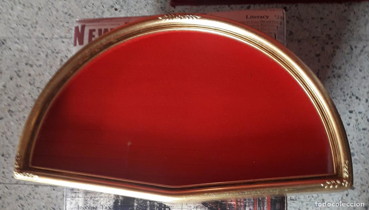 Vintage: PRECIOSA ABANIQUERA DE MADERA DORADA Y CRISTAL.
