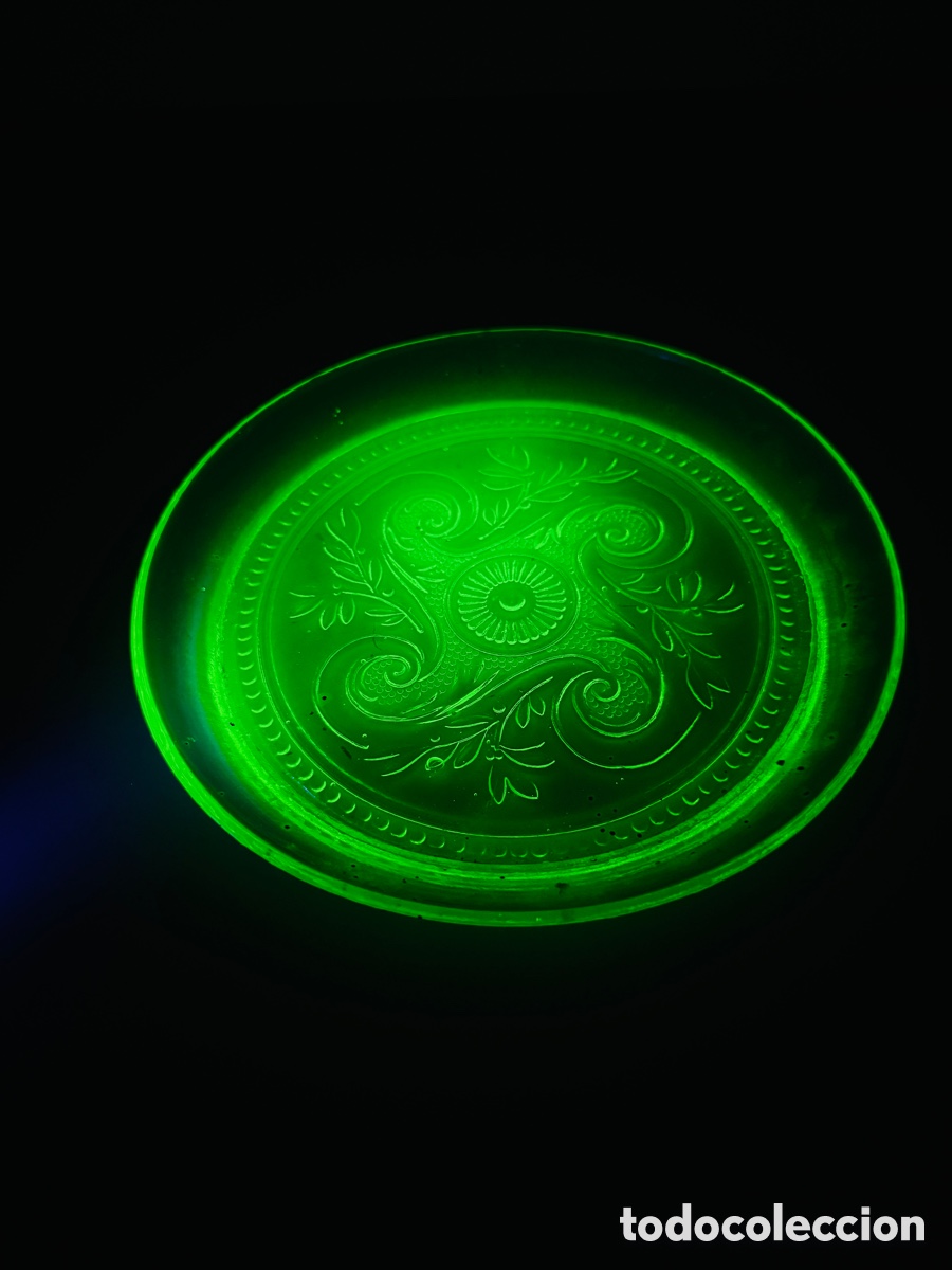 Vintage: Plato Cristal Uranio Uranium Glass.