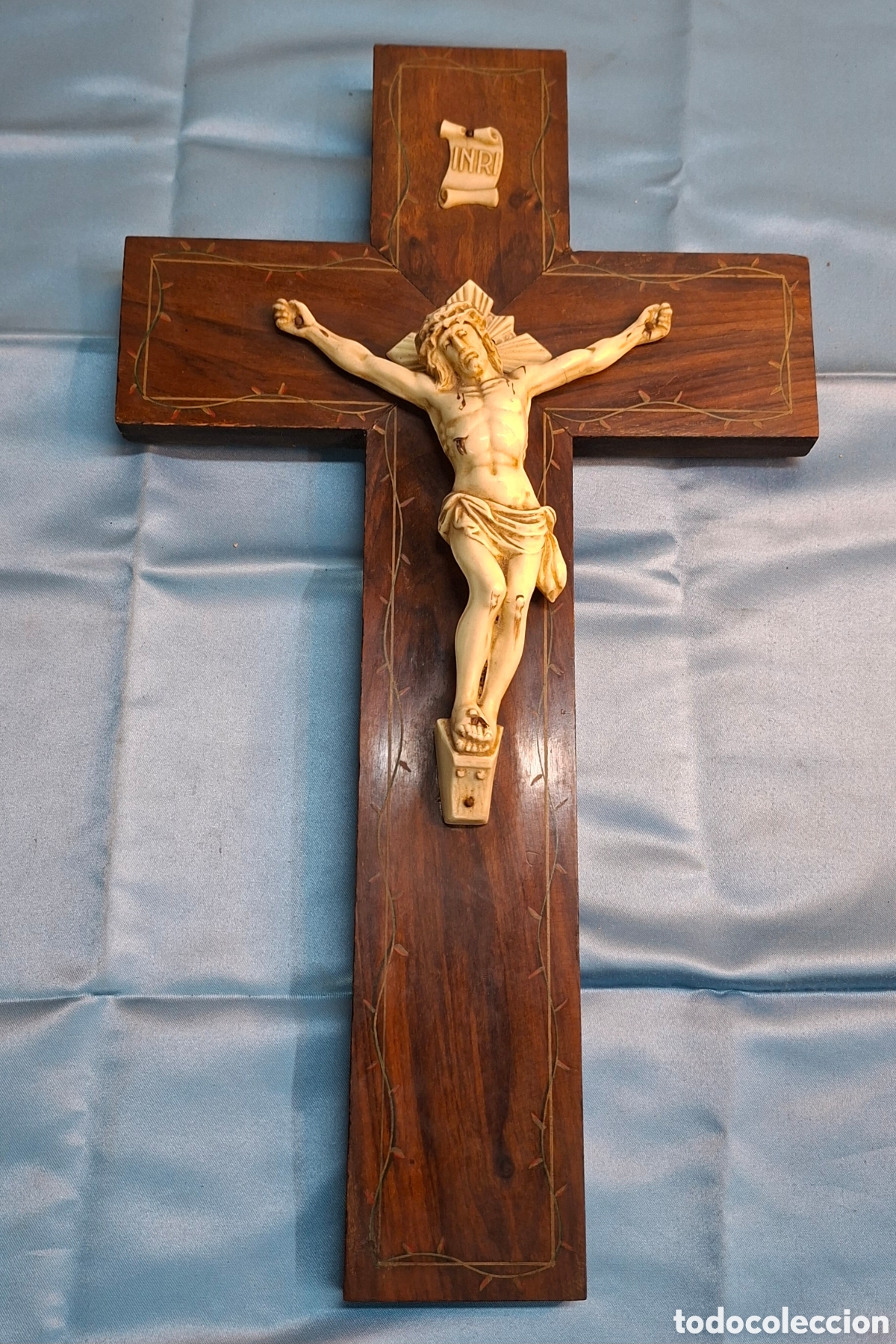 Vintage: Cruz de madera con Cristo vintage
