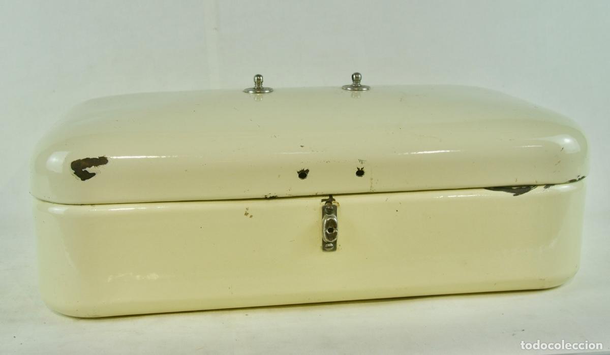 Vintage: Panera alemana en metal esmaltado