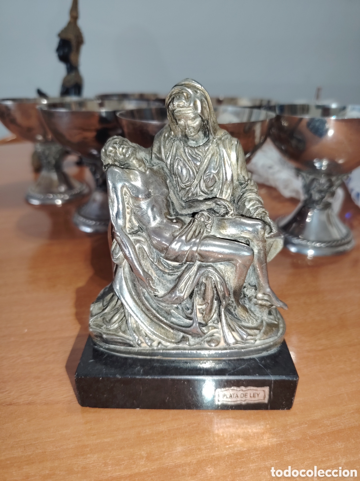 Vintage: Bonita figura de la piedad o pieta de Miguel Angel, ba&ntilde;ado en plata de ley