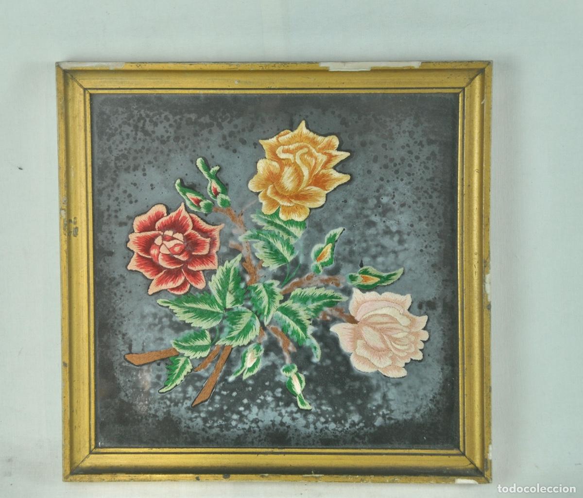 Vintage: Cuadro con flores bordadas a mano y marco dorado