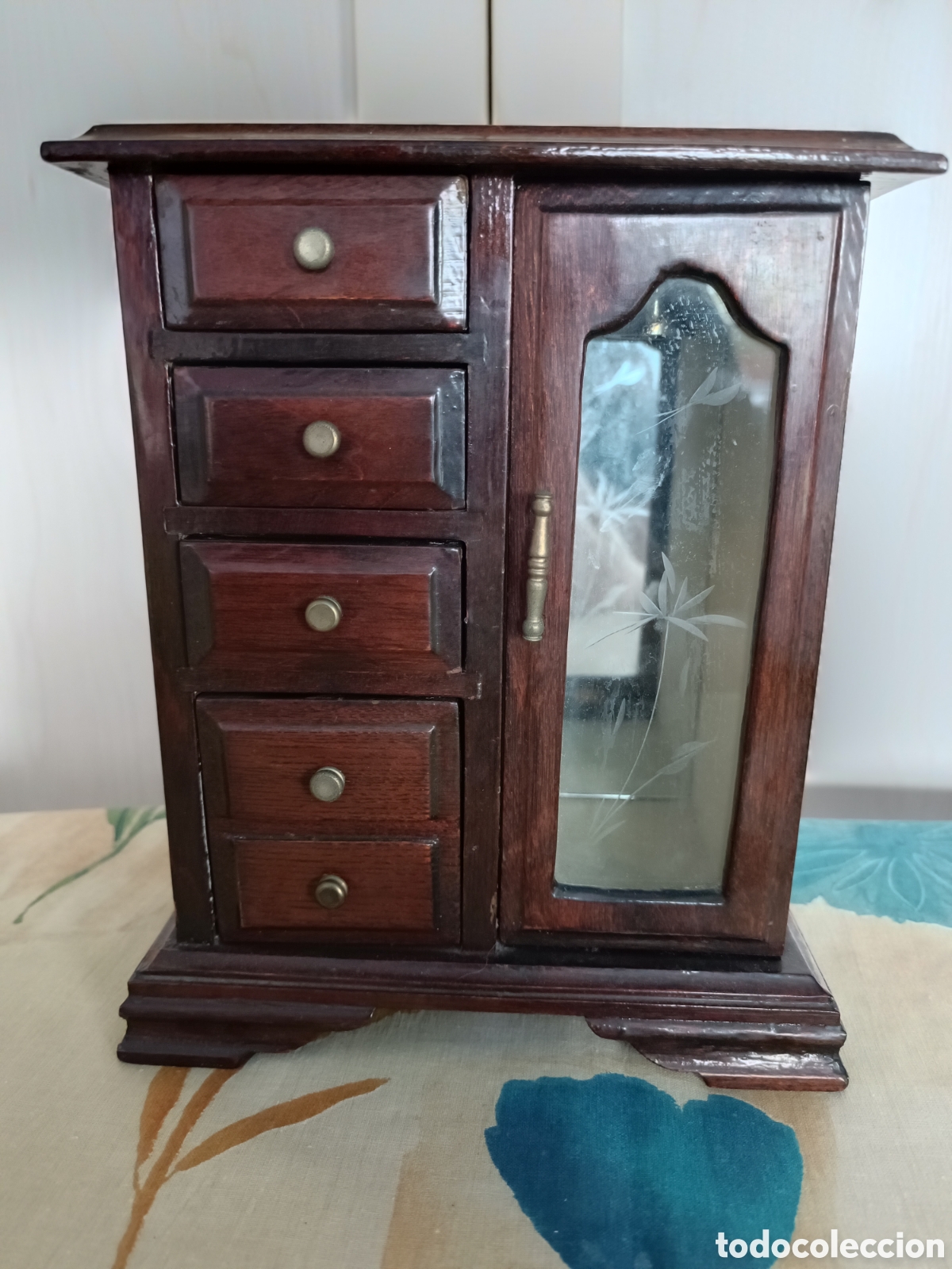 Vintage: Armario joyero de madera
