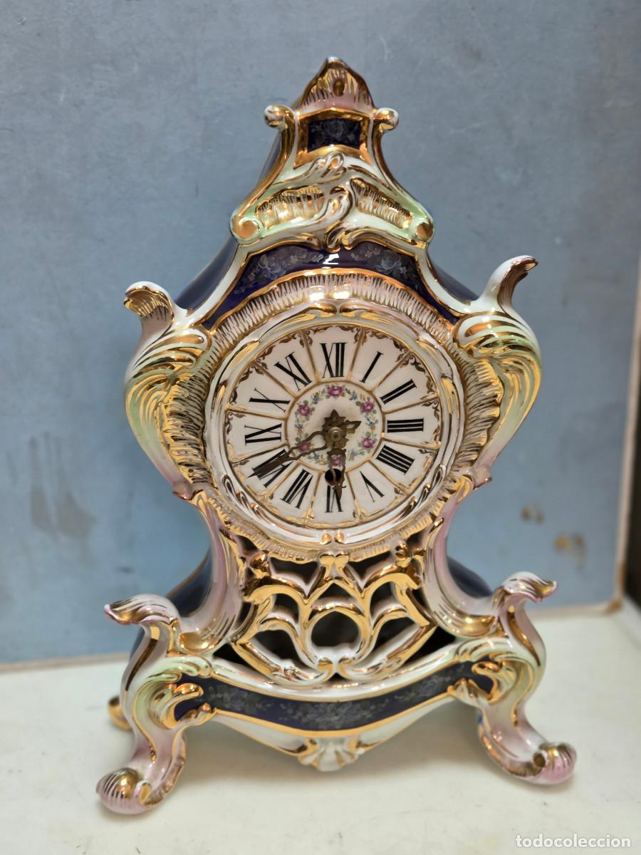 Vintage: reloj de porcelana de mesa