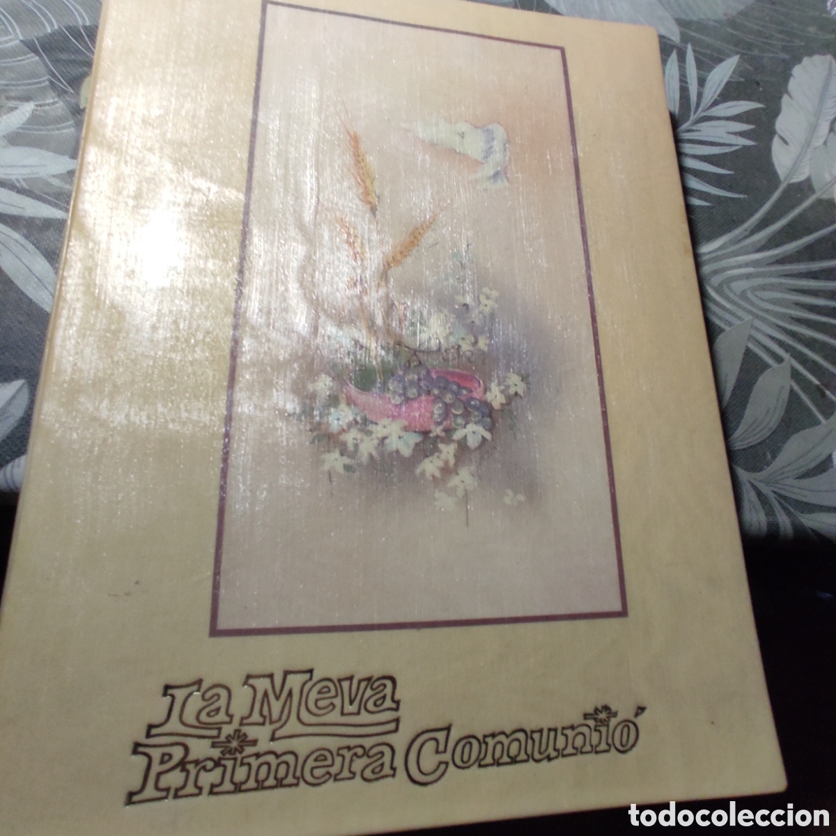 Vintage: Libro album primera comuni&oacute;n en Catal&aacute;n.A&ntilde;os 70.