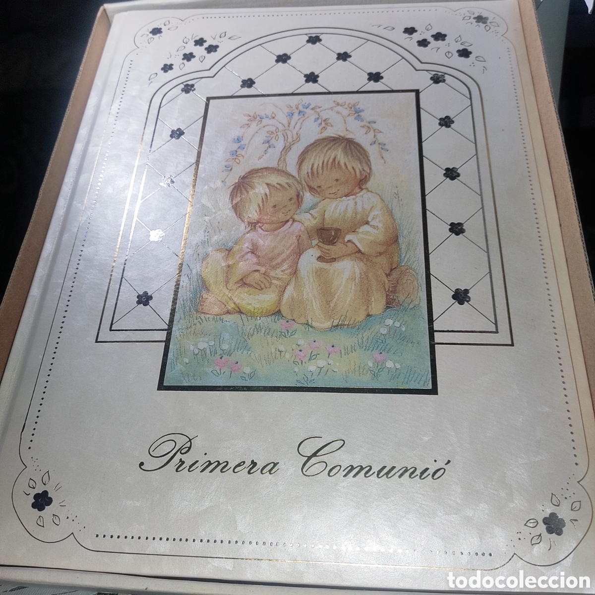 Vintage: Libro album primera comuni&oacute;n con caja de m&uacute;sica en Catal&aacute;n.A&ntilde;os 70.