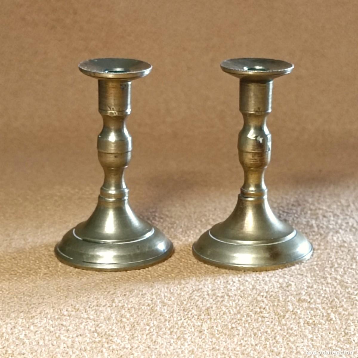 Vintage: Pareja de peque&ntilde;os candelabros de bronce