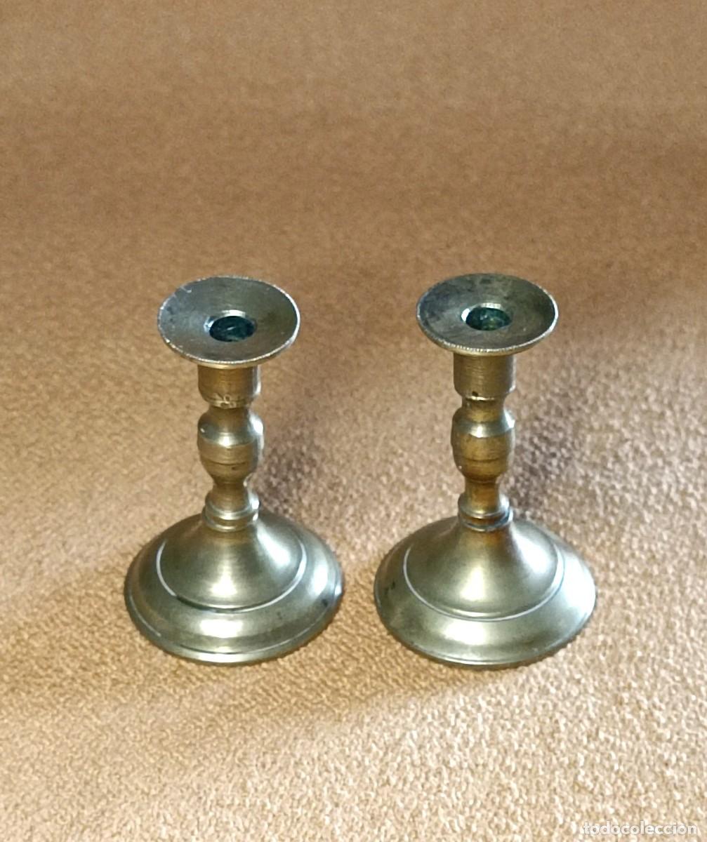 Vintage: Pareja de peque&ntilde;os candelabros de bronce - Foto 2