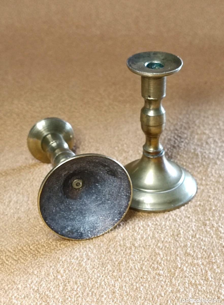 Vintage: Pareja de peque&ntilde;os candelabros de bronce - Foto 3