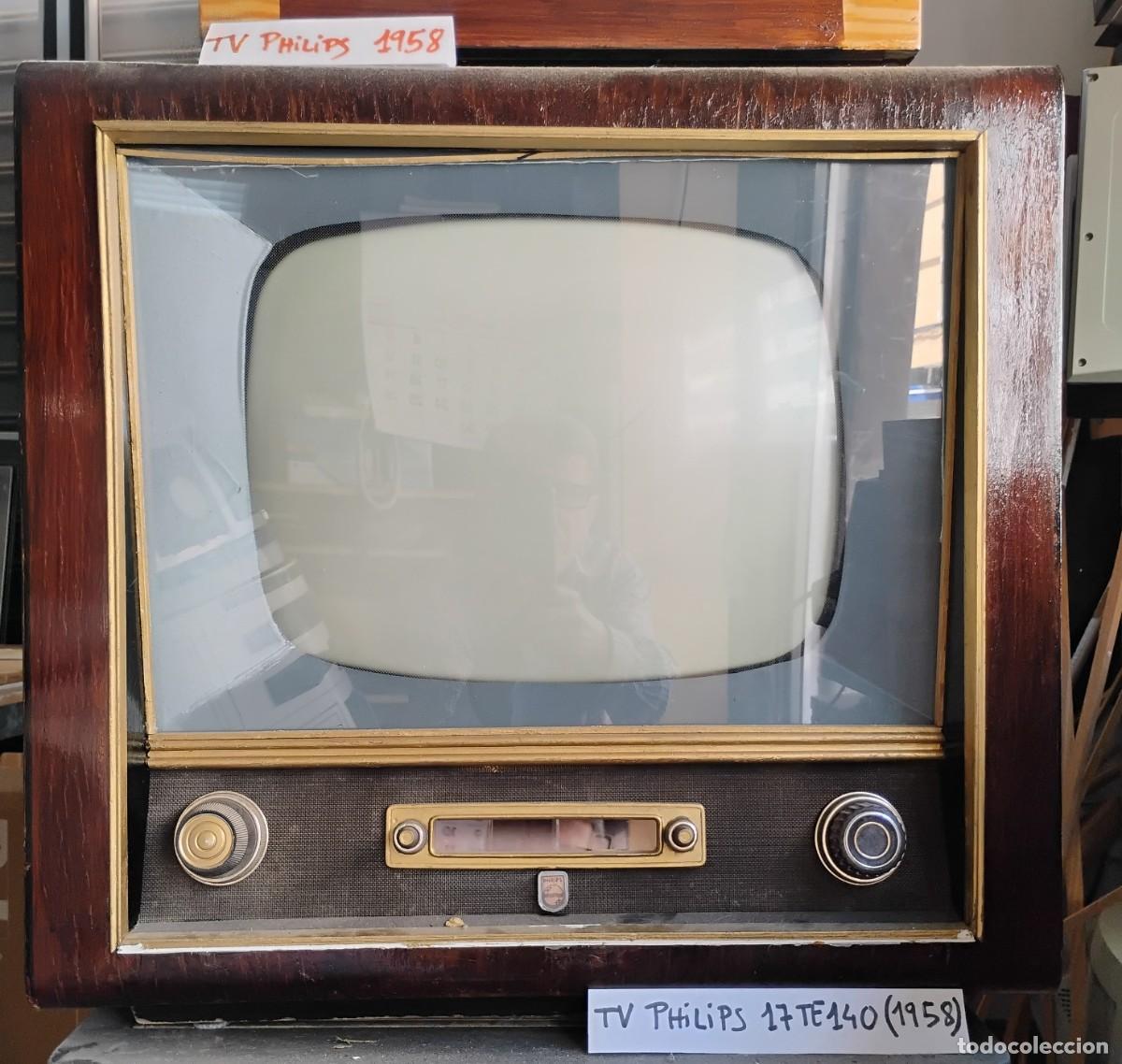 Vintage: Televisor Philips modelo 17TE140 del a&ntilde;o 1958, en funcionamiento