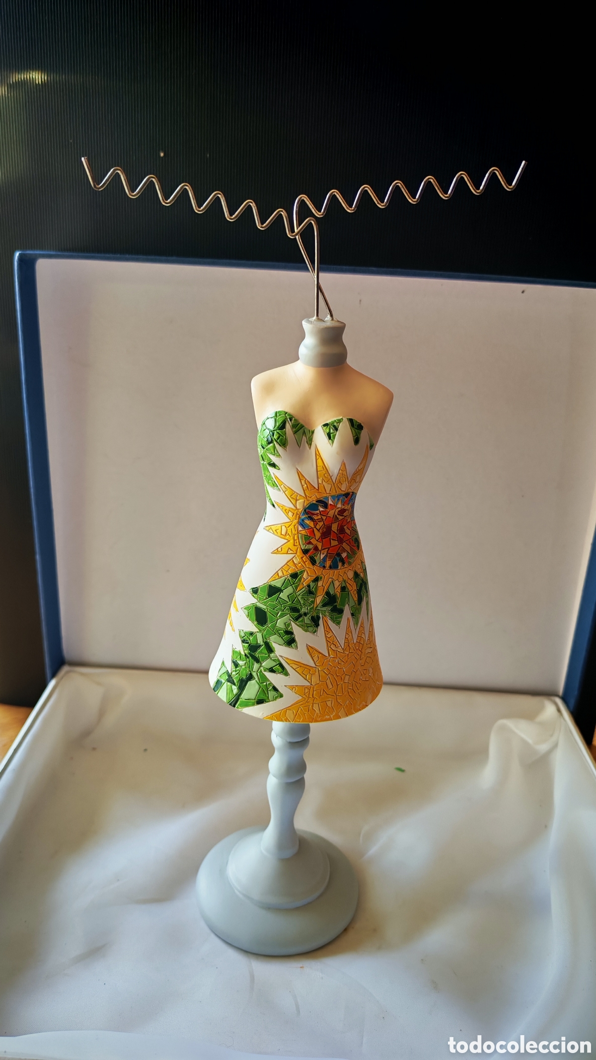Vintage: Colgador de joyas inspirado en Gaud&iacute;.