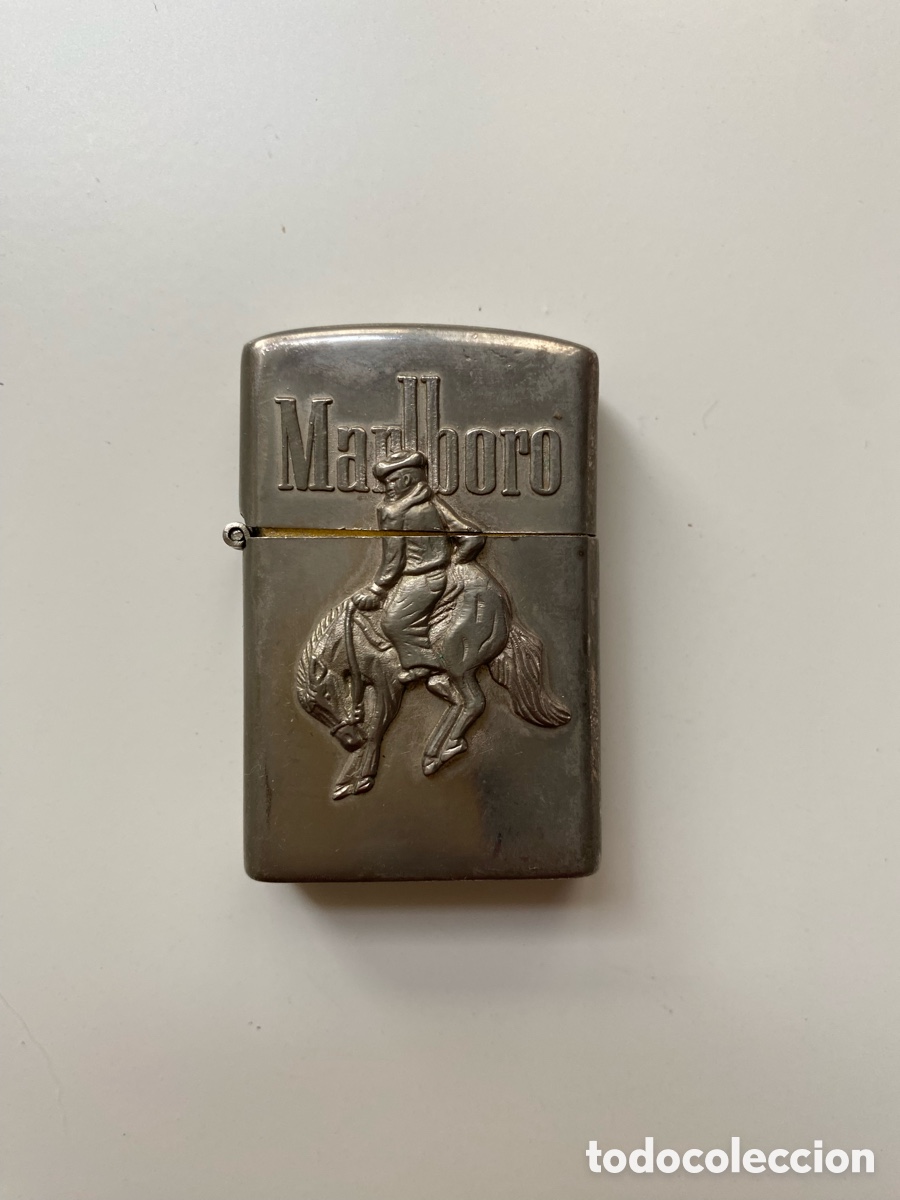 Vintage: Antiguo Mechero Marlboro - Modelo Bronco Country Store - Relieve - A&ntilde;os 90