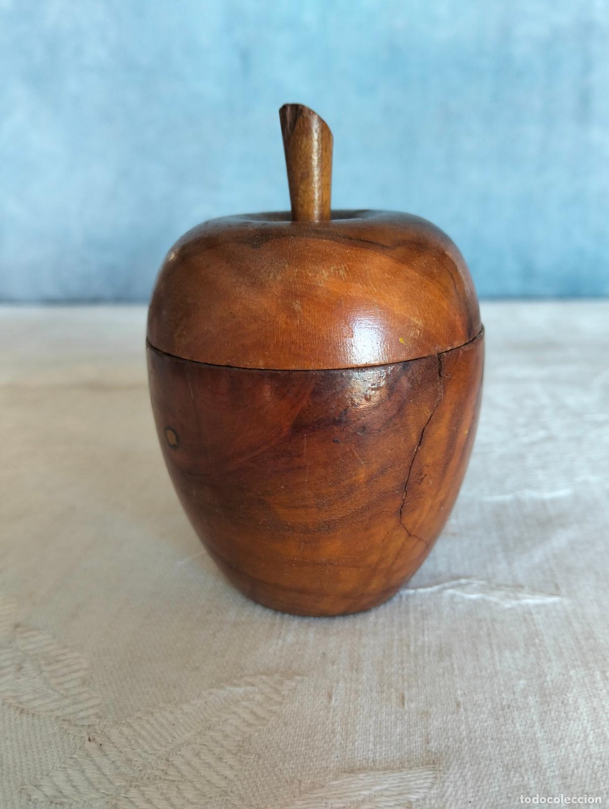 Vintage: Figura caja joyero de manzana tallada madera tapa fruta o similar peque&ntilde;o a&ntilde;os 60