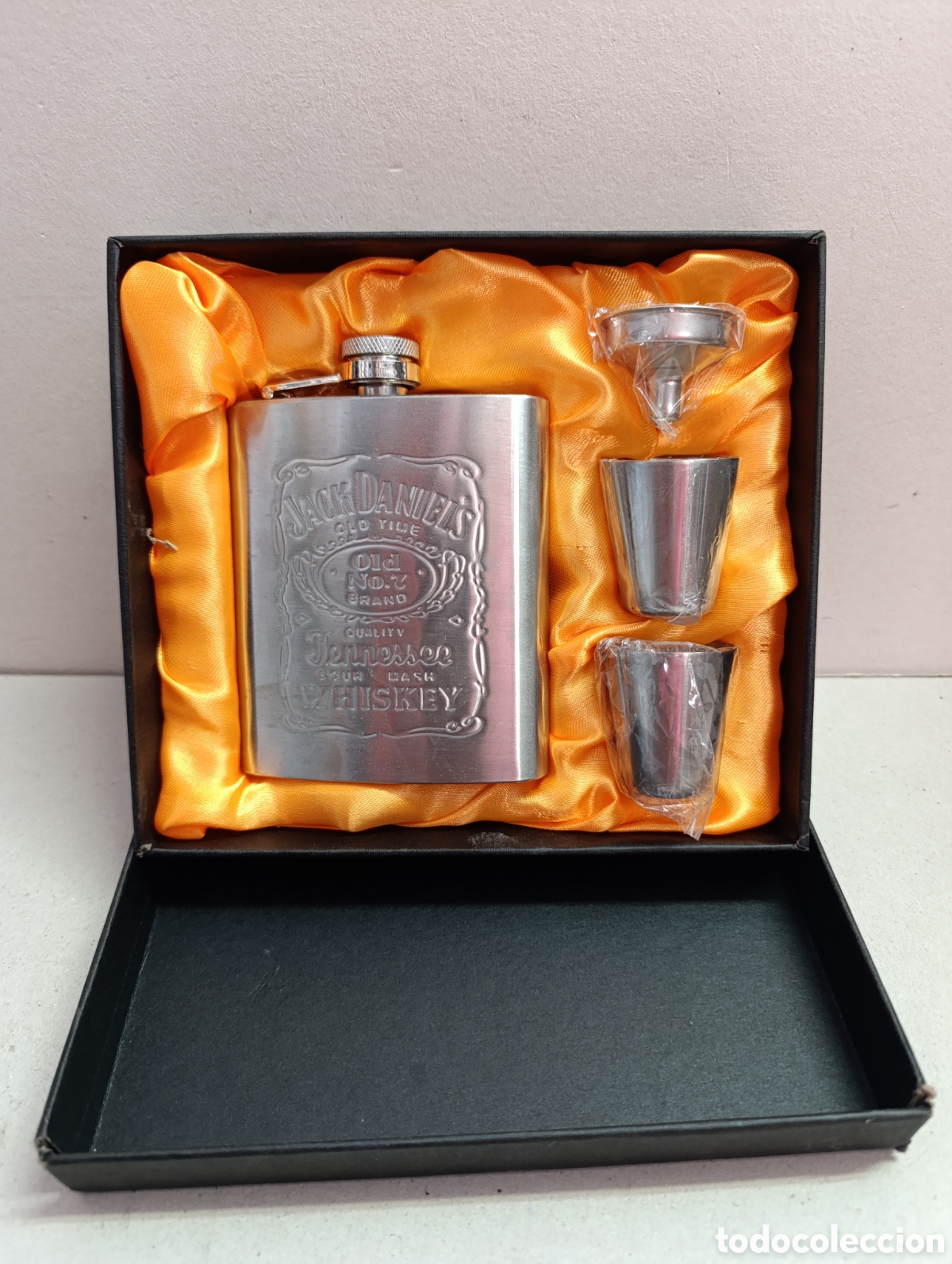 Vintage: PETACA JACK DANIELS EN ACERO INOXIDABLE, EN CAJA, CON DOS VASOS.