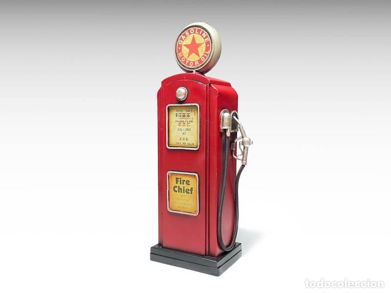 Vintage: Modelo de metal - Surtidor de combustible antiguo (hucha) (1344)