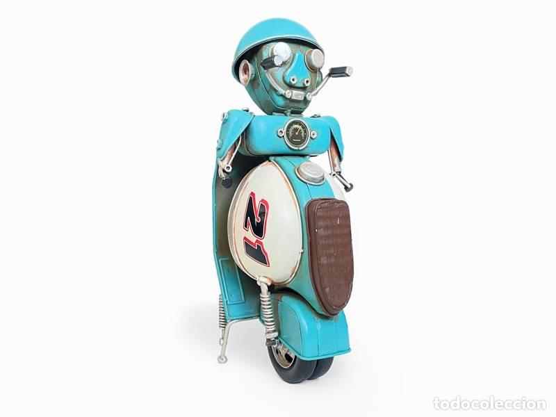 Vintage: Modelo met&aacute;lico - Patinete robot vintage (modelo a escala) (1321)