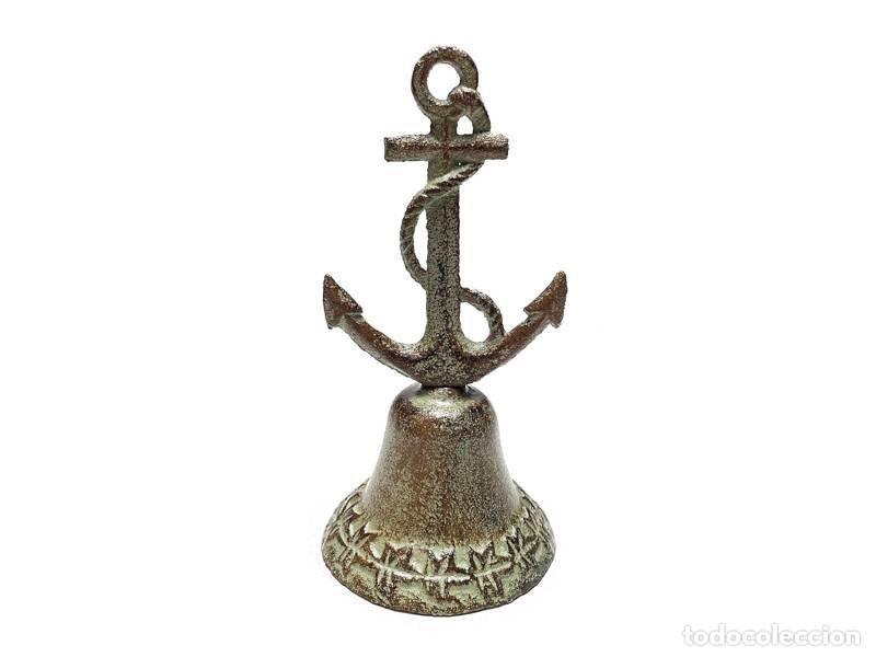 Vintage: Campana antigua de hierro fundido; con decoraci&oacute;n de ancla (2117)