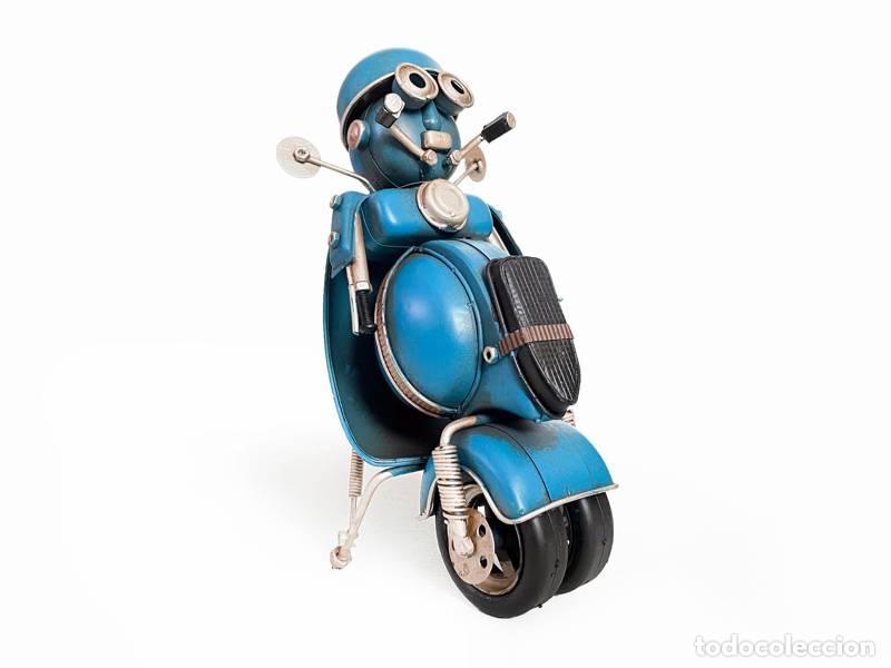 Vintage: Modelo met&aacute;lico - Patinete robot vintage (modelo a escala) (1317)