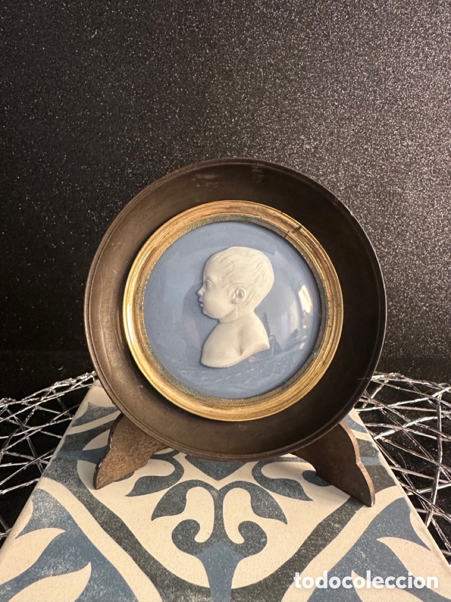 Vintage: Medallon porcelana Sevres en biscuit.