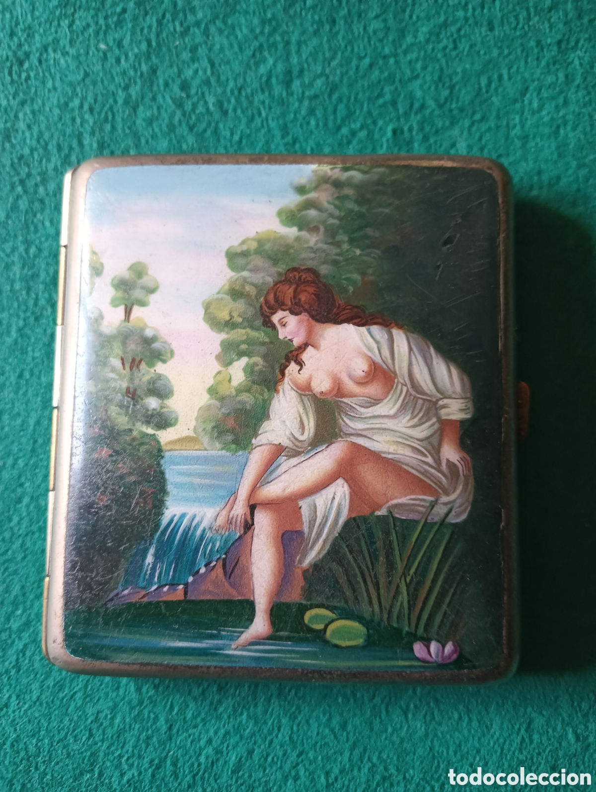 Vintage: Antigua pitillera con una escena er&oacute;tica