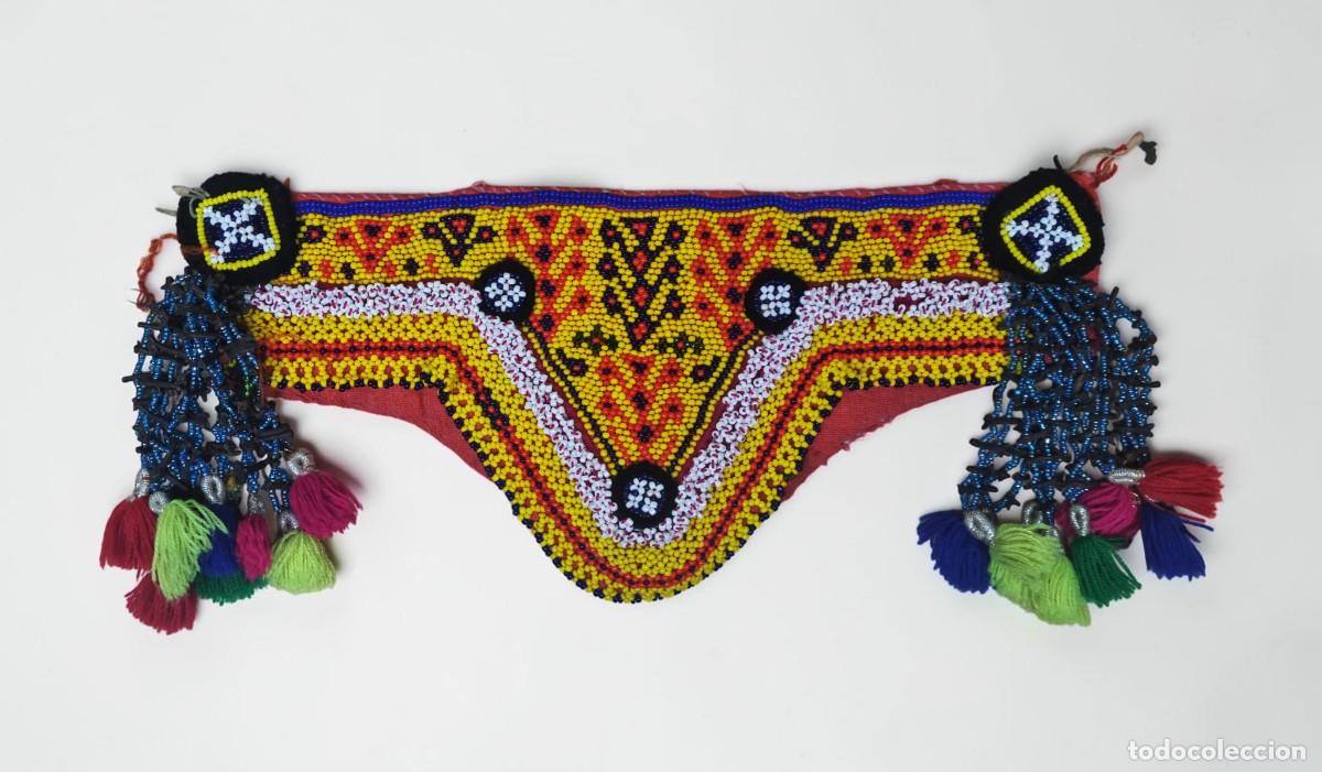 Vintage: Parche Kuchi artesanal con pompones
