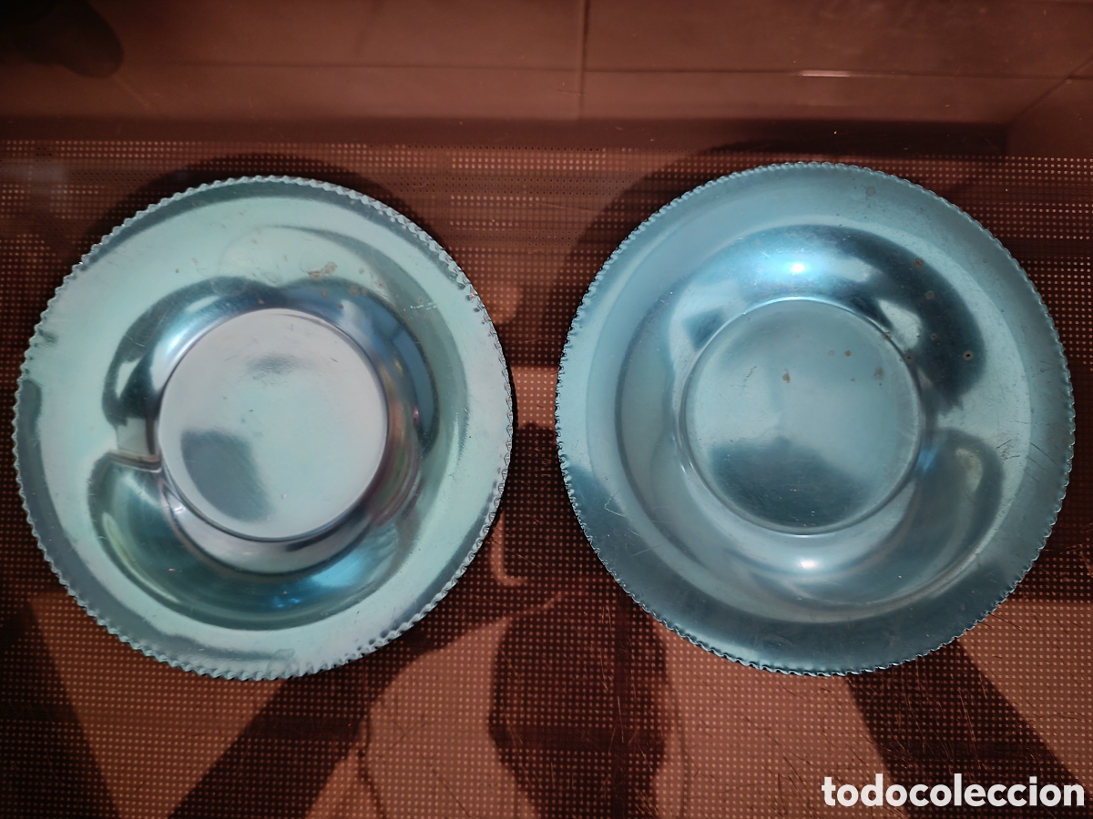Vintage: Dos platos de aluminio en color azul