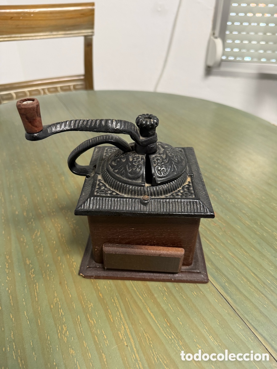 Vintage: Molinillo de caf&eacute; antiguo
