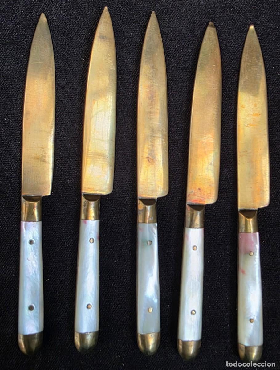 Vintage: Juego de 5 Cuchillos Vintage de Postre con Mango N&aacute;car y Lat&oacute;n 15 cm