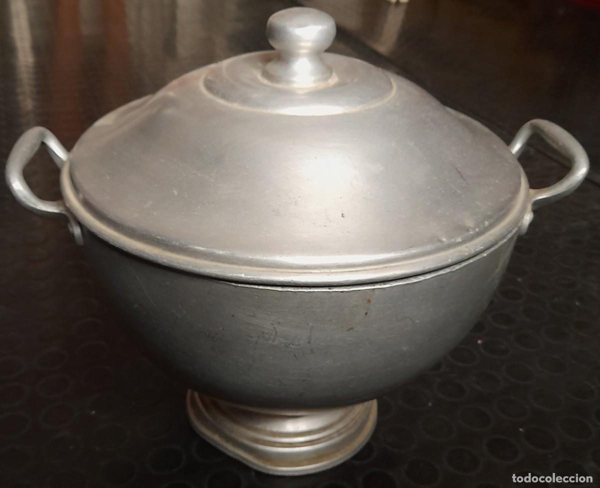 Vintage: Antigua sopera de aluminio.