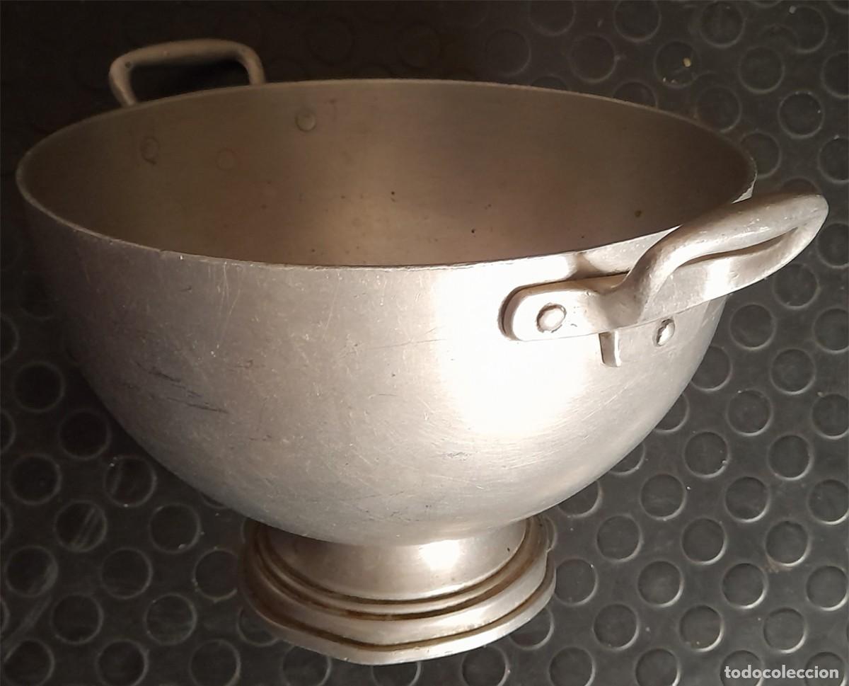 Vintage: Antigua sopera de aluminio. - Foto 2