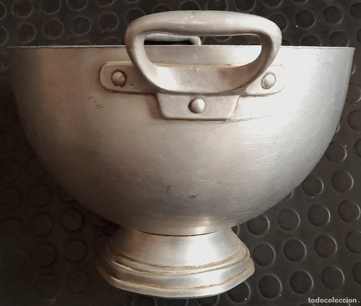 Vintage: Antigua sopera de aluminio. - Foto 4